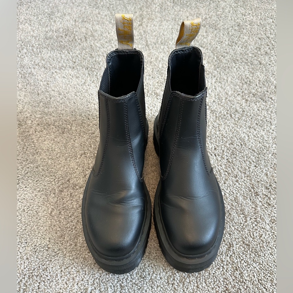 Doc Marten Vegan Black Platform Chelsea Boots Womens 8 Mens 7 Perfect Condition